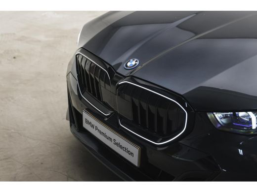 BMW 5 Serie Touring 530e M Sport Automaat / Panoramadak / Trekhaak / Stoelventilatie / M Sportonderstel / Stu... ActivLease financial lease