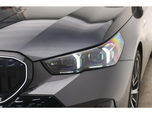 BMW 5 Serie Touring 530e M Sport Automaat / Panoramadak / Trekhaak / Stoelventilatie / M Sportonderstel / Stu... ActivLease financial lease
