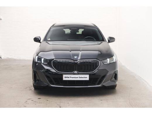 BMW 5 Serie Touring 530e M Sport Automaat / Panoramadak / Trekhaak / Stoelventilatie / M Sportonderstel / Stu... ActivLease financial lease