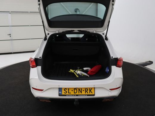 CUPRA Leon 1.4 e-Hybrid | Stoelverwarming | Camera | Carplay | Sfeerverlichting | Navigatie | Full LED | Spo... ActivLease financial lease