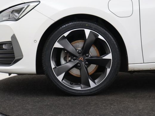 CUPRA Leon 1.4 e-Hybrid | Stoelverwarming | Camera | Carplay | Sfeerverlichting | Navigatie | Full LED | Spo... ActivLease financial lease