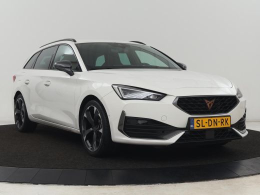 CUPRA Leon 1.4 e-Hybrid | Stoelverwarming | Camera | Carplay | Sfeerverlichting | Navigatie | Full LED | Spo... ActivLease financial lease