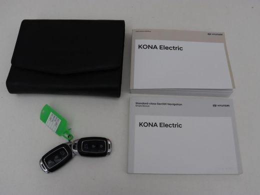 Hyundai Kona EV Comfort 64 kWh | Trekhaak | Adaptive cruise | Warmtepomp | Camera | Carplay | Keyless | Naviga... ActivLease financial lease