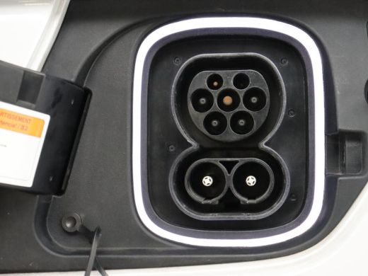 Hyundai Kona EV Comfort 64 kWh | Trekhaak | Adaptive cruise | Warmtepomp | Camera | Carplay | Keyless | Naviga... ActivLease financial lease