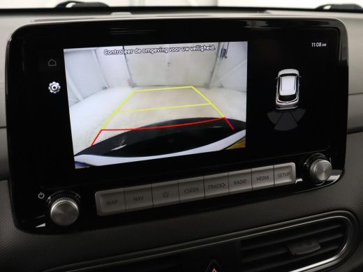 Hyundai Kona EV Comfort 64 kWh | Trekhaak | Adaptive cruise | Warmtepomp | Camera | Carplay | Keyless | Naviga... ActivLease financial lease