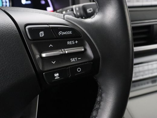 Hyundai Kona EV Comfort 64 kWh | Trekhaak | Adaptive cruise | Warmtepomp | Camera | Carplay | Keyless | Naviga... ActivLease financial lease