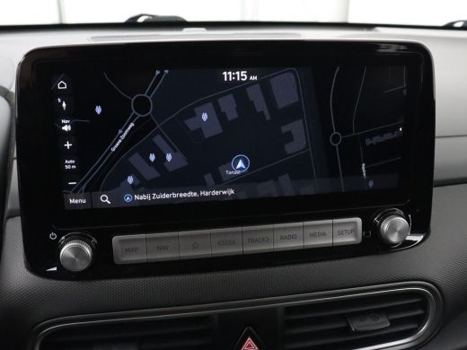 Hyundai Kona EV Comfort 64 kWh | Trekhaak | Adaptive cruise | Warmtepomp | Camera | Carplay | Keyless | Naviga... ActivLease financial lease