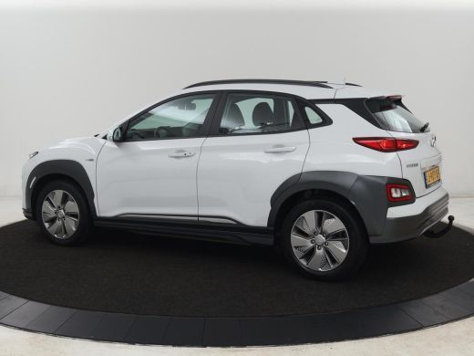 Hyundai Kona EV Comfort 64 kWh | Trekhaak | Adaptive cruise | Warmtepomp | Camera | Carplay | Keyless | Naviga... ActivLease financial lease