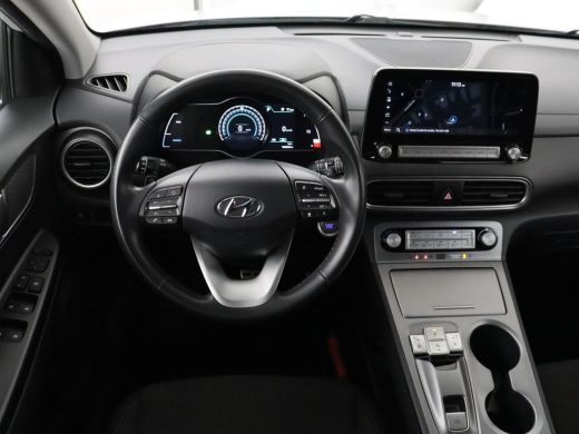 Hyundai Kona EV Comfort 64 kWh | Trekhaak | Adaptive cruise | Warmtepomp | Camera | Carplay | Keyless | Naviga... ActivLease financial lease