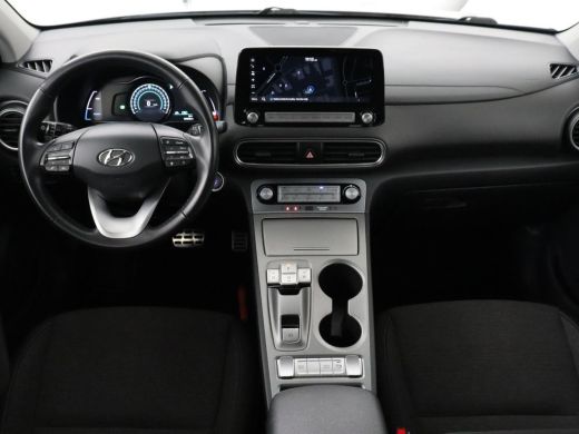 Hyundai Kona EV Comfort 64 kWh | Trekhaak | Adaptive cruise | Warmtepomp | Camera | Carplay | Keyless | Naviga... ActivLease financial lease