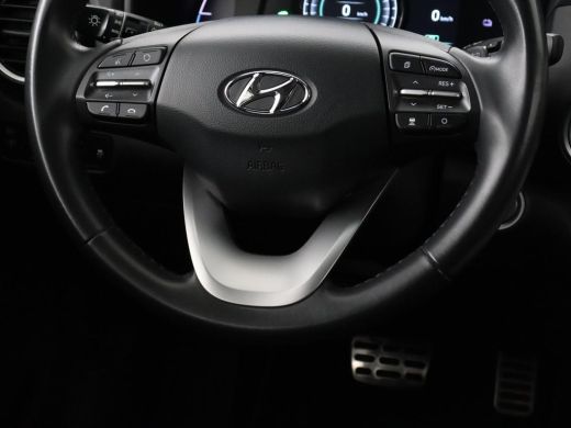 Hyundai Kona EV Comfort 64 kWh | Trekhaak | Adaptive cruise | Warmtepomp | Camera | Carplay | Keyless | Naviga... ActivLease financial lease