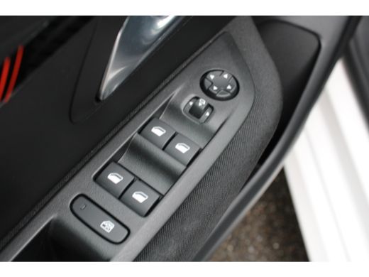 Peugeot 208 1.2 PureTech Active Pack | Navi by app | Apple carplay | Parkeersensoren | Lichtmetaal | All seas... ActivLease financial lease