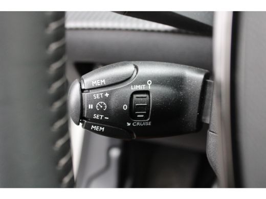 Peugeot 208 1.2 PureTech Active Pack | Navi by app | Apple carplay | Parkeersensoren | Lichtmetaal | All seas... ActivLease financial lease