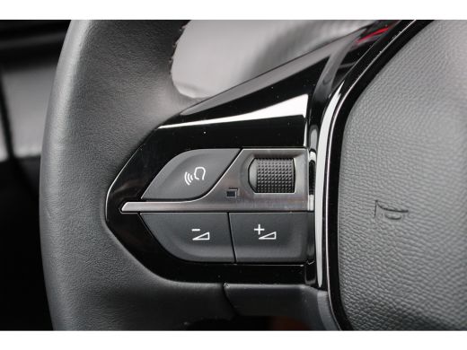 Peugeot 208 1.2 PureTech Active Pack | Navi by app | Apple carplay | Parkeersensoren | Lichtmetaal | All seas... ActivLease financial lease