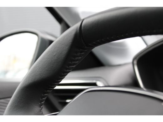 Peugeot 208 1.2 PureTech Active Pack | Navi by app | Apple carplay | Parkeersensoren | Lichtmetaal | All seas... ActivLease financial lease