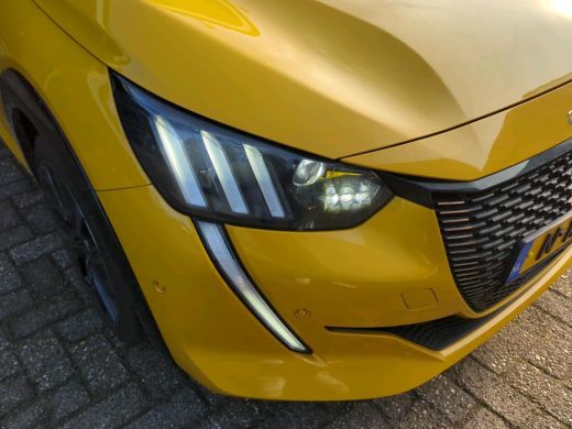 Peugeot 208 1.2 PureTech GT Pack | Navigatie | Camera | Panoramadak | Stoelverwarming | Alcantara | Full LED | ActivLease financial lease