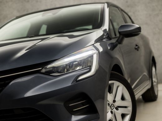 Renault Clio 1.0 TCe Sport (APPLE CARPLAY, GROOT NAVI, PARKEERSENSOREN, SPORTSTOELEN, LM VELGEN, CRUISE, LANE ... ActivLease financial lease