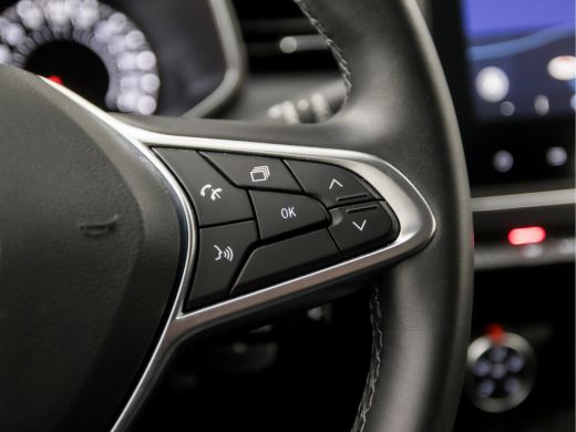 Renault Clio 1.0 TCe Sport (APPLE CARPLAY, GROOT NAVI, PARKEERSENSOREN, SPORTSTOELEN, LM VELGEN, CRUISE, LANE ... ActivLease financial lease