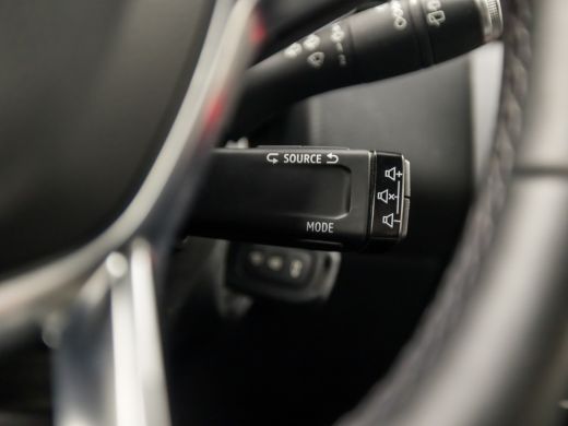 Renault Clio 1.0 TCe Sport (APPLE CARPLAY, GROOT NAVI, PARKEERSENSOREN, SPORTSTOELEN, LM VELGEN, CRUISE, LANE ... ActivLease financial lease