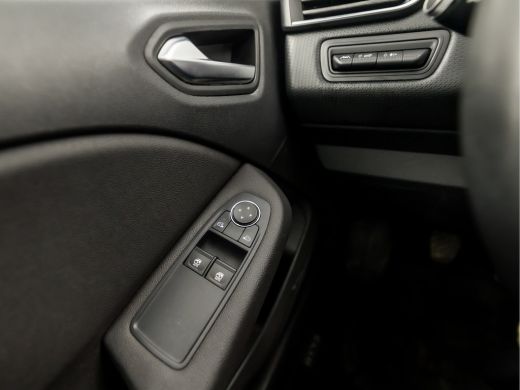 Renault Clio 1.0 TCe Sport (APPLE CARPLAY, GROOT NAVI, PARKEERSENSOREN, SPORTSTOELEN, LM VELGEN, CRUISE, LANE ... ActivLease financial lease