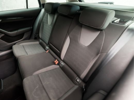 Skoda Octavia Combi 1.0 TSI Sportline Automaat (VIRTUAL COCKPIT, APPLE CARPLAY, GROOT NAVI, SFEERVERLICHTING, S... ActivLease financial lease