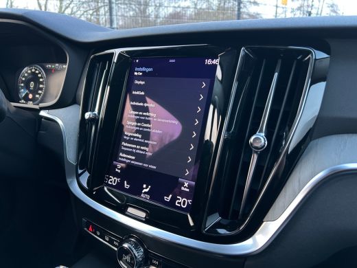 Volvo  V60 2.0 T6 Recharge AWD Inscription | Harman/Kardon | Pilot Assist | Trekhaak | Camera | ActivLease financial lease