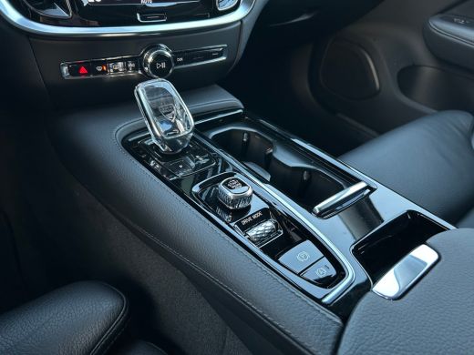 Volvo  V60 2.0 T6 Recharge AWD Inscription | Harman/Kardon | Pilot Assist | Trekhaak | Camera | ActivLease financial lease