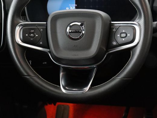 Volvo  XC40 Recharge P8 AWD R Design | SOH 90% | Panoramadak | Trekhaak | Adaptive cruise | Harman/Kardon | A... ActivLease financial lease