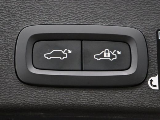 Volvo  XC40 Recharge P8 AWD R Design | SOH 90% | Panoramadak | Trekhaak | Adaptive cruise | Harman/Kardon | A... ActivLease financial lease