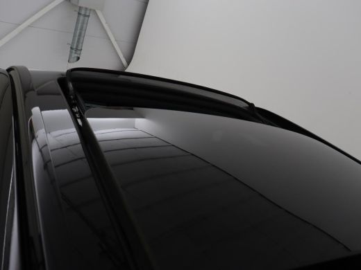 Volvo  XC40 Recharge P8 AWD R Design | SOH 90% | Panoramadak | Trekhaak | Adaptive cruise | Harman/Kardon | A... ActivLease financial lease