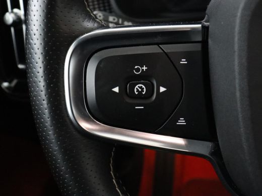 Volvo  XC40 Recharge P8 AWD R Design | SOH 90% | Panoramadak | Trekhaak | Adaptive cruise | Harman/Kardon | A... ActivLease financial lease