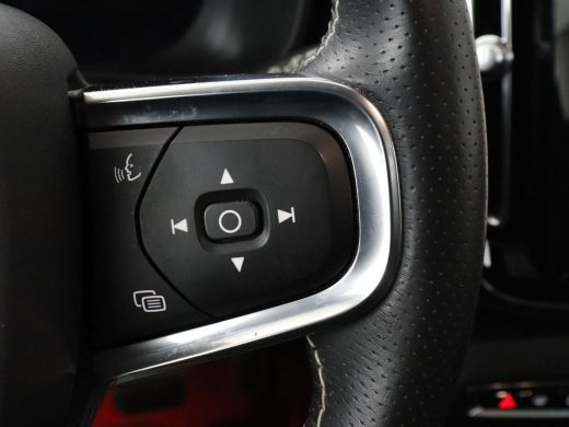 Volvo  XC40 Recharge P8 AWD R Design | SOH 90% | Panoramadak | Trekhaak | Adaptive cruise | Harman/Kardon | A... ActivLease financial lease