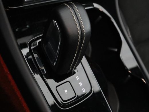 Volvo  XC40 Recharge P8 AWD R Design | SOH 90% | Panoramadak | Trekhaak | Adaptive cruise | Harman/Kardon | A... ActivLease financial lease