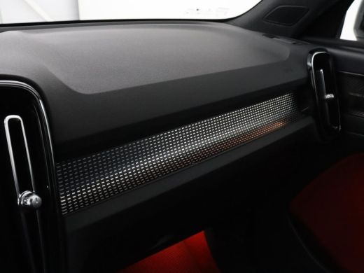 Volvo  XC40 Recharge P8 AWD R Design | SOH 90% | Panoramadak | Trekhaak | Adaptive cruise | Harman/Kardon | A... ActivLease financial lease