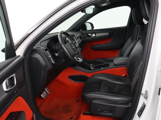 Volvo  XC40 Recharge P8 AWD R Design | SOH 90% | Panoramadak | Trekhaak | Adaptive cruise | Harman/Kardon | A... ActivLease financial lease