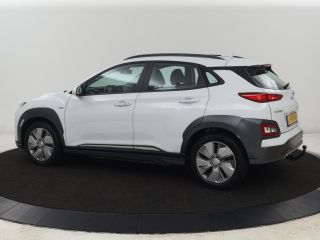 Hyundai Kona EV Comfort 64 kWh | Trekhaak | Adaptive cruise | Warmtepomp | Camera | Carplay | Keyless | Naviga...