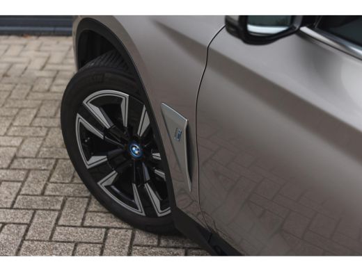 BMW iX3 High Executive / Achteruitrijcamera / Adaptief onderstel / LED / Driving Assistant Professional /... ActivLease financial lease