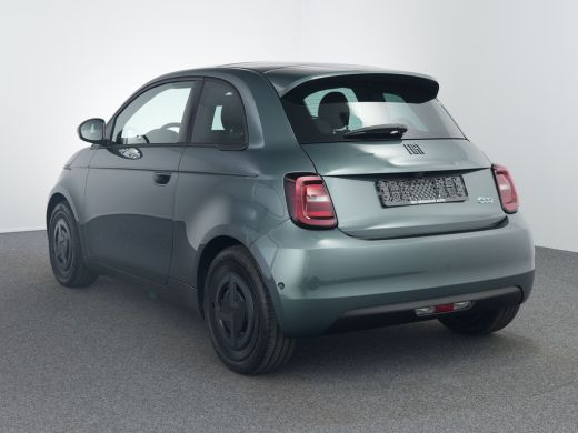 Fiat 500e Giorgio Armani | 10,25" touchscreen radio met Bluetooth, DAB & USB &eacute;n Navigatie | Automatische ai... ActivLease financial lease