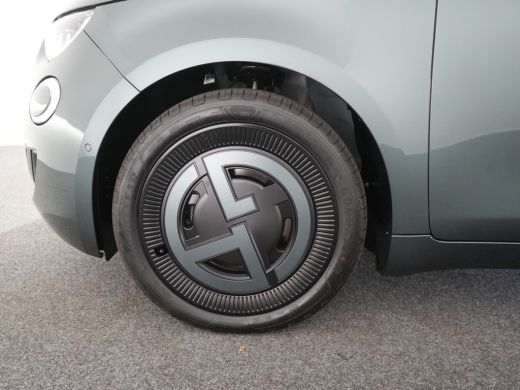 Fiat 500e Giorgio Armani | 10,25" touchscreen radio met Bluetooth, DAB & USB &eacute;n Navigatie | Automatische ai... ActivLease financial lease