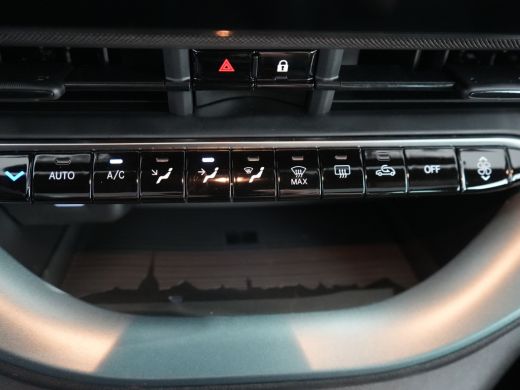 Fiat 500e Giorgio Armani | 10,25" touchscreen radio met Bluetooth, DAB & USB &eacute;n Navigatie | Automatische ai... ActivLease financial lease