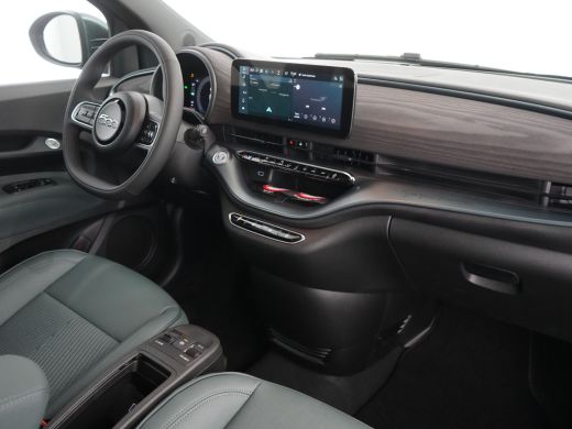 Fiat 500e Giorgio Armani | 10,25" touchscreen radio met Bluetooth, DAB & USB &eacute;n Navigatie | Automatische ai... ActivLease financial lease