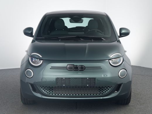 Fiat 500e Giorgio Armani | 10,25" touchscreen radio met Bluetooth, DAB & USB &eacute;n Navigatie | Automatische ai... ActivLease financial lease