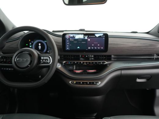 Fiat 500e Giorgio Armani | 10,25" touchscreen radio met Bluetooth, DAB & USB &eacute;n Navigatie | Automatische ai... ActivLease financial lease