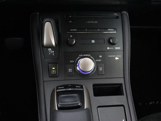 Lexus CT 200h Business Line | Alcantara | Camera | Navigatie | Full LED | Cruise control | Climate control ActivLease financial lease