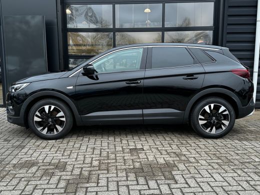 Opel Grandland X 1.2 130PK Turbo Innovation | KEYLESS ENTRY & START| CAMERA| NAVIGATIE| AGR-COMFORTSTOELEN| PARKEE... ActivLease financial lease