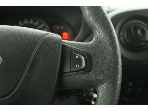 Renault Master T35 2.3 dCi L2H2 | Airco | Cruise | Trekh. | Imperiaal | Navigatie | Carplay ActivLease financial lease