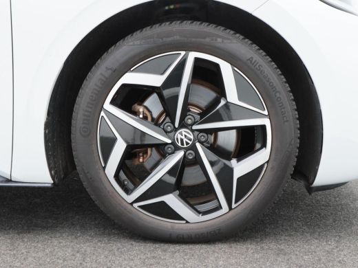 Volkswagen ID.3 First Plus 58 kWh | Adaptive Cruise | Climate Control | Stoelverwarming | Navigatie | Camera | Ca... ActivLease financial lease