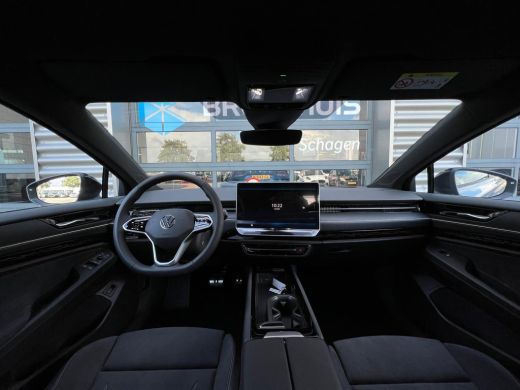 Volkswagen ID.7 Pro Limited Edition | Achterbank in ongelijke delen neerklapbaar incl. middenarmsteun en doorlaad... ActivLease financial lease