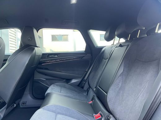 Volkswagen ID.7 Pro Limited Edition | Achterbank in ongelijke delen neerklapbaar incl. middenarmsteun en doorlaad... ActivLease financial lease