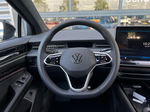 Volkswagen ID.7 Pro Limited Edition | Achterbank in ongelijke delen neerklapbaar incl. middenarmsteun en doorlaad... ActivLease financial lease